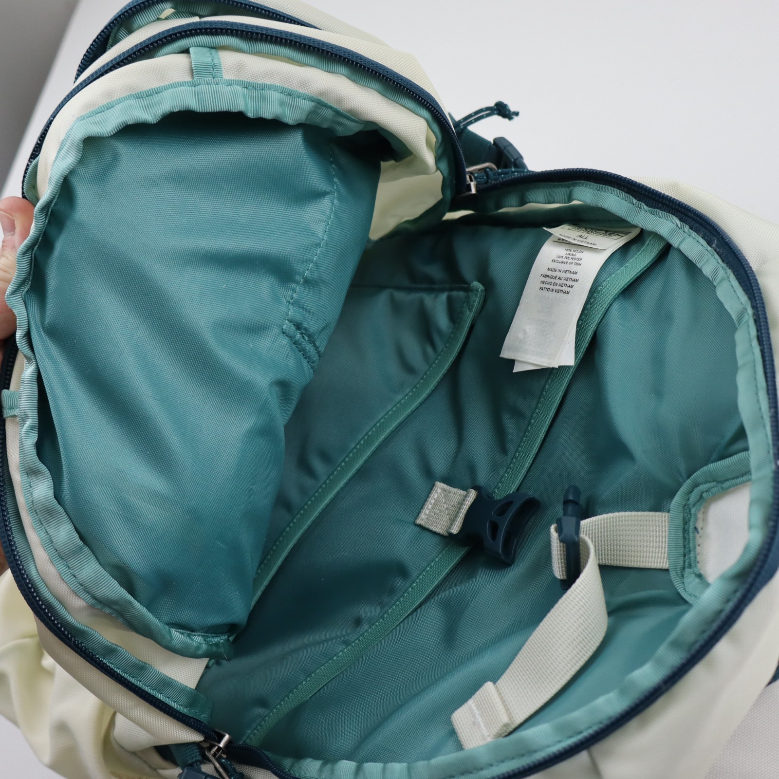 Patagonia Refugio 26L Womens Backpack White Laptop Bag Daypack Hiking School