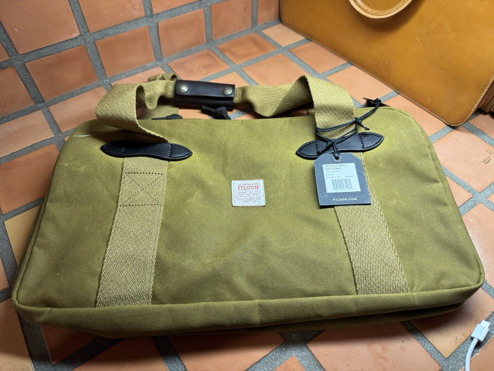 Filson Tin Cloth Small Duffle Bag Dark Tan NWT 20% Off MSRP 33L, 18L x 11W x 10H
