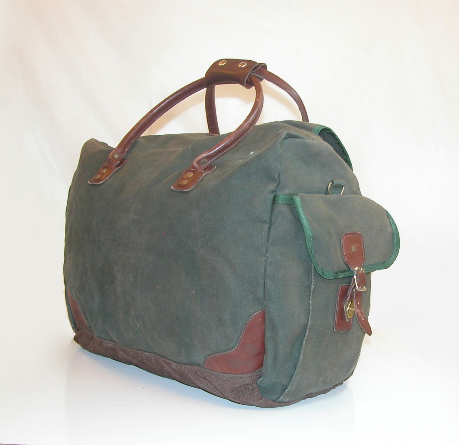 ORVIS Battenkill® Classic Distressed Hunting / Travel 20″ x 16″ LG Canvas Duffle
