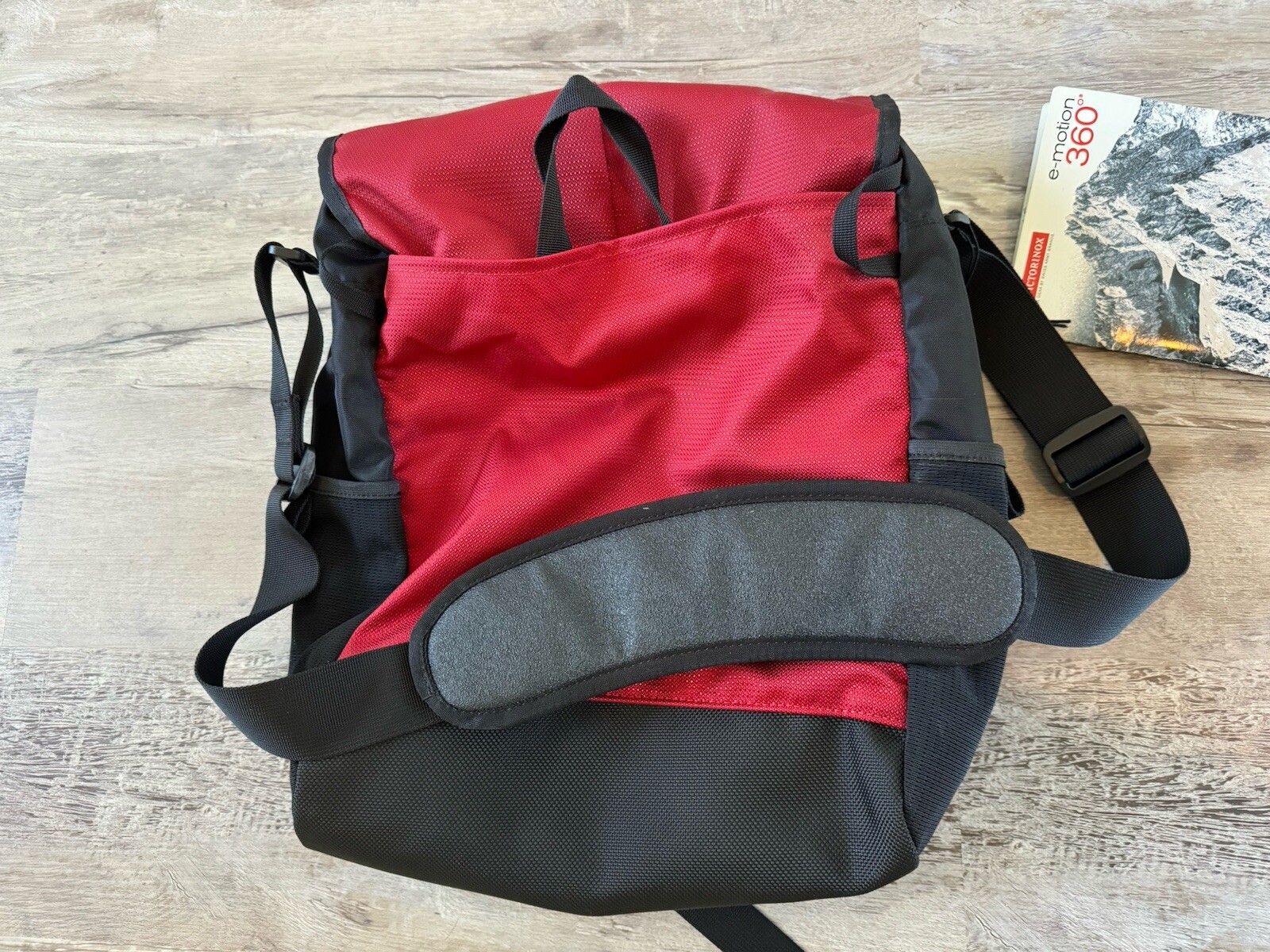 NWT Victorinox Shoulder Tote Docking Bag Attaches To Trek Pack Plus 39624 Emotio