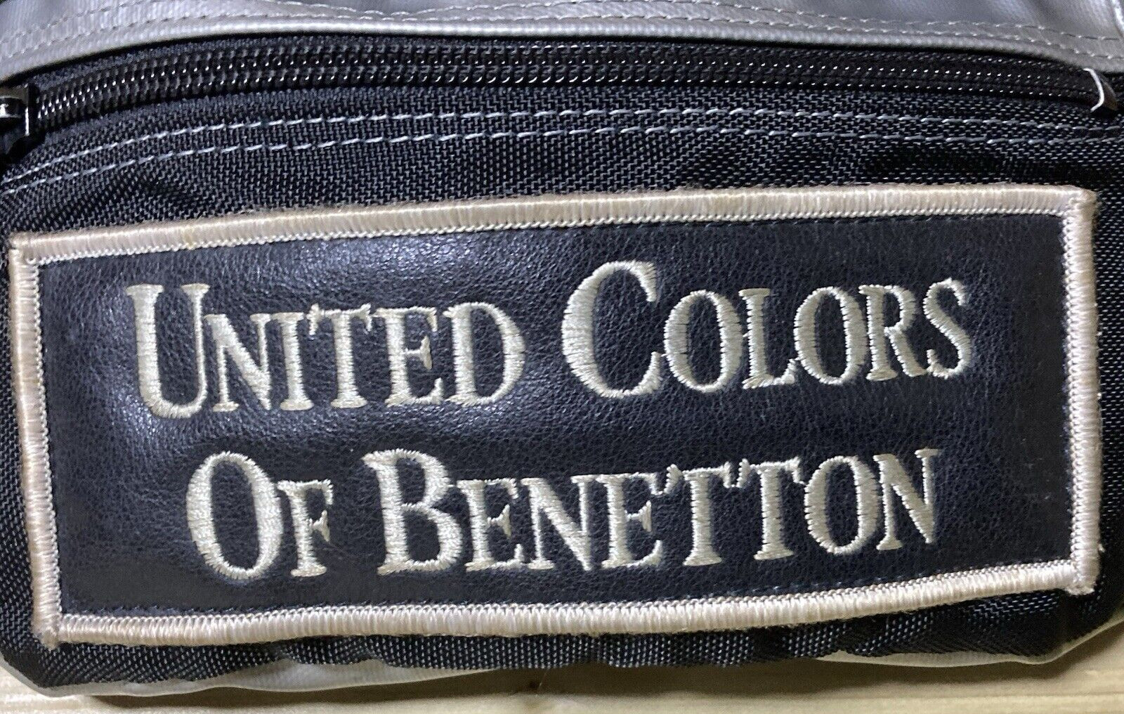 United Colors of Benetton Crossbody Fanny Pack Bag Vtg Size 9.8 x 5.1 x 3.9 in