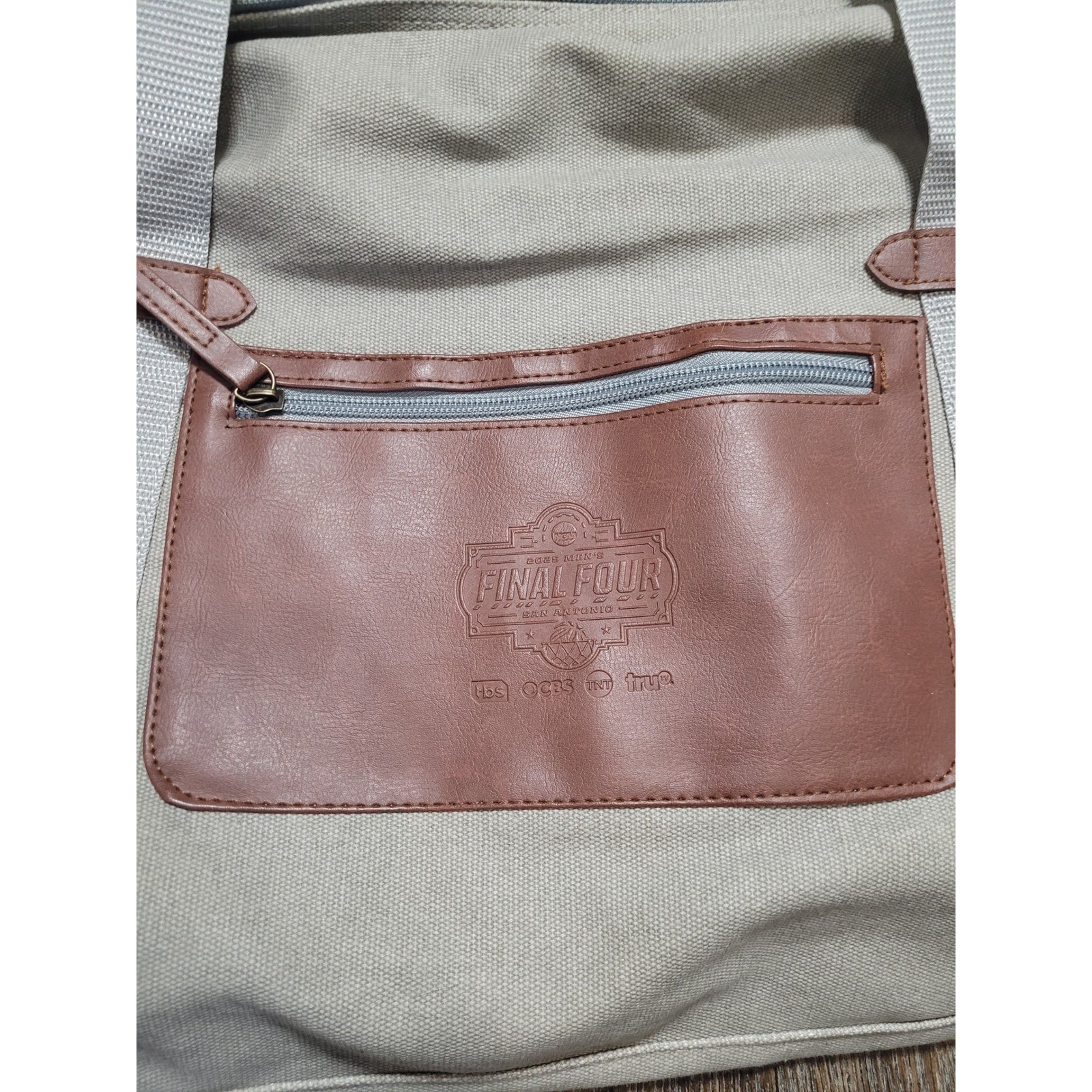 Field & Co. 2018 Final Four San Antonio Grey Canvas Duffel Bag Weekender Mens