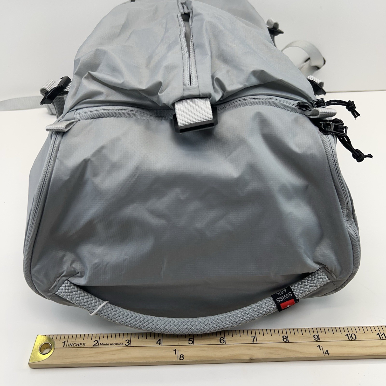 ON Running Speed Pack 18L Lite Backpack Travel Gym Hiking Running Gray NWT