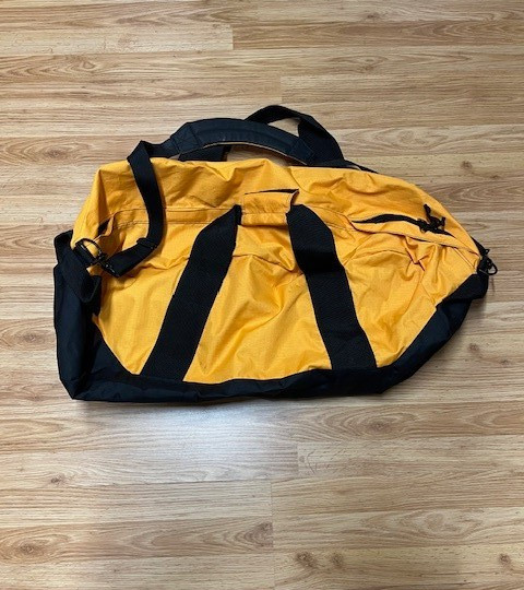 Cabelas 30″ Duffle Bag. Excellent Condition.