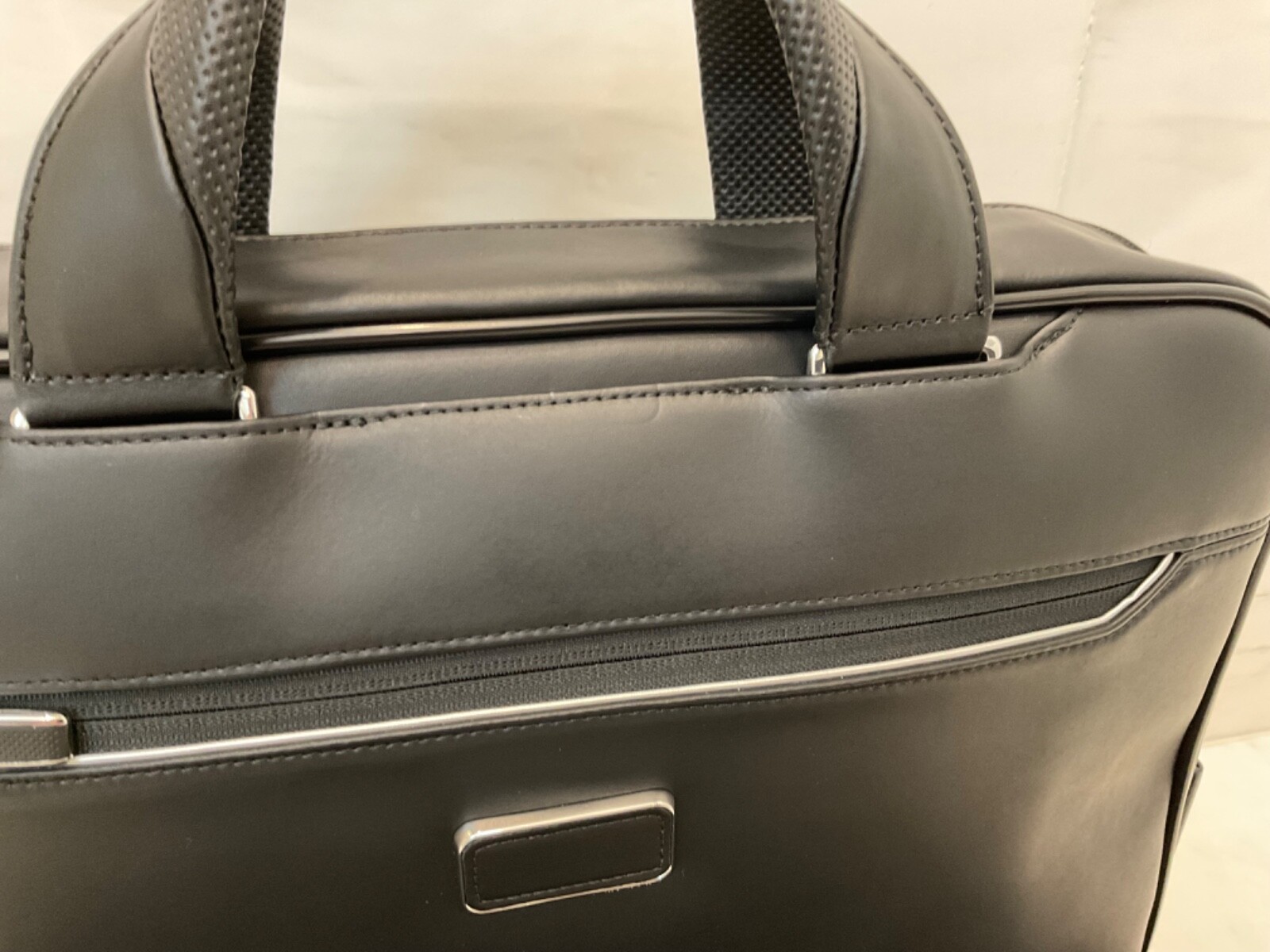 NEW Tumi ARRIVE SADLER 16.0” Brief Laptop Briefcase – 100% BLACK Leather