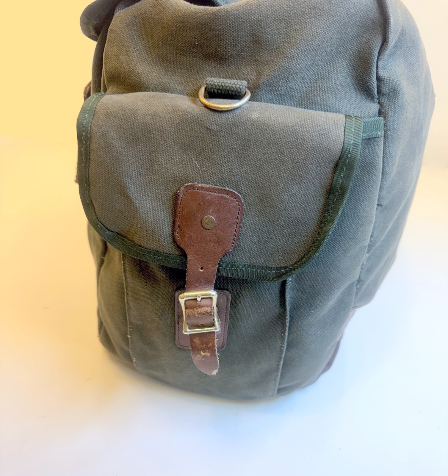 ORVIS Battenkill® Classic Distressed Hunting / Travel 20″ x 16″ LG Canvas Duffle