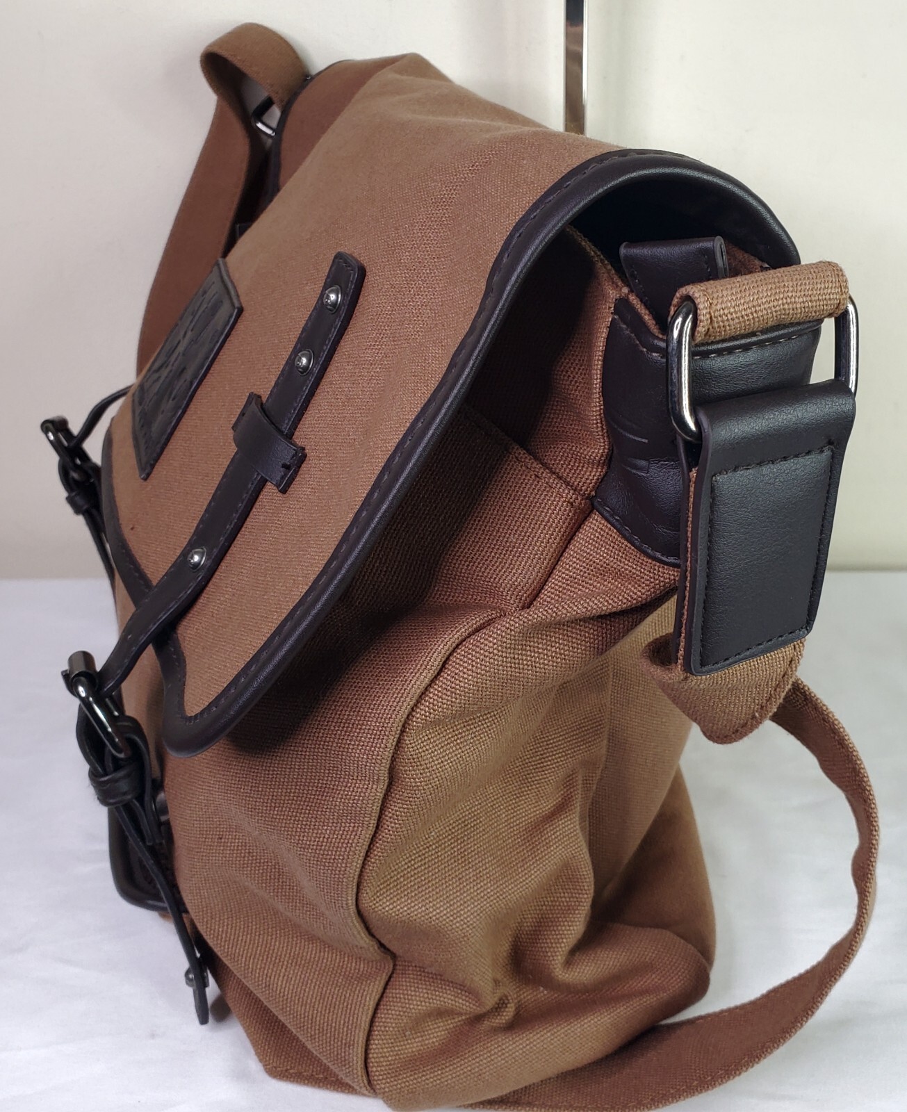 Buffalo David Bitton Mens Messenger Duffle Bag Gym Overnight Travel Carry On Bag