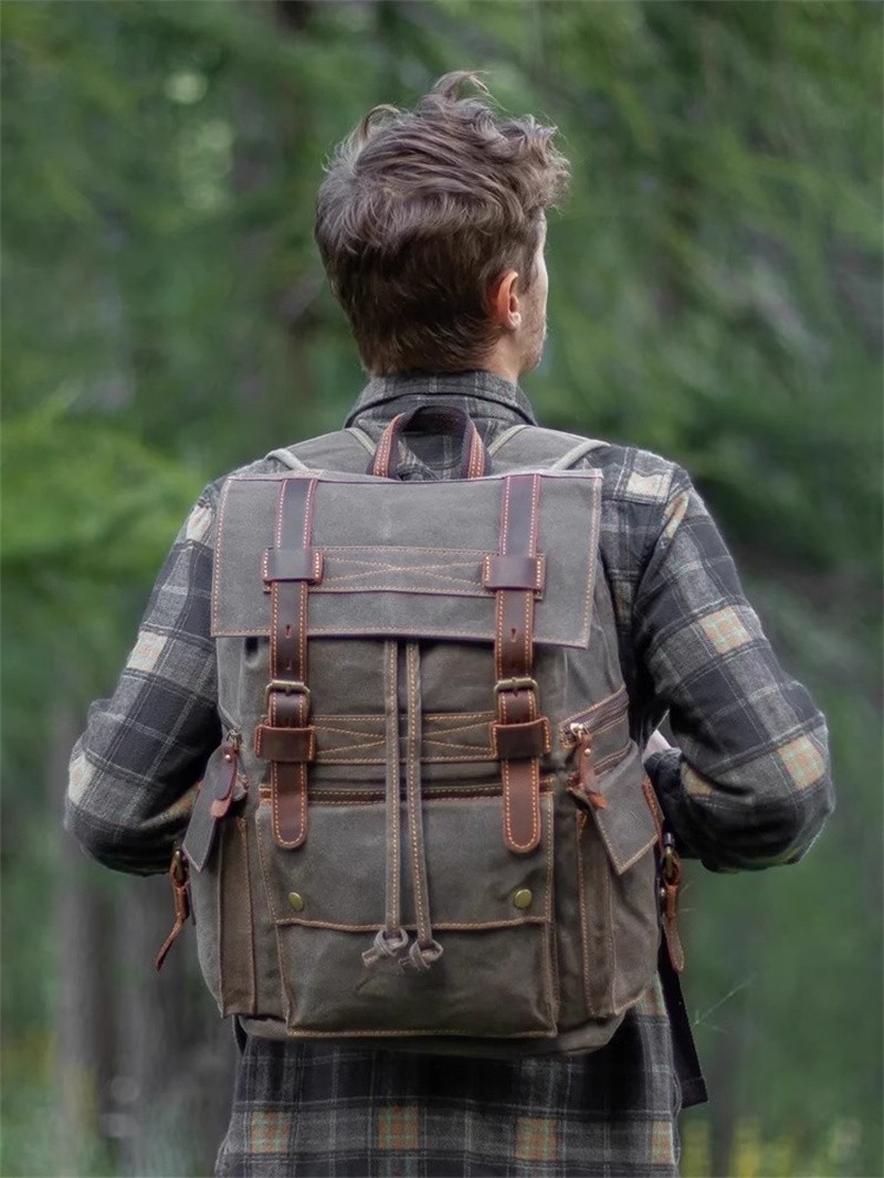 Retro Oil Wax Canvas Backpack Large Capacity Outdoor Travel Bag Leisure Knapsack