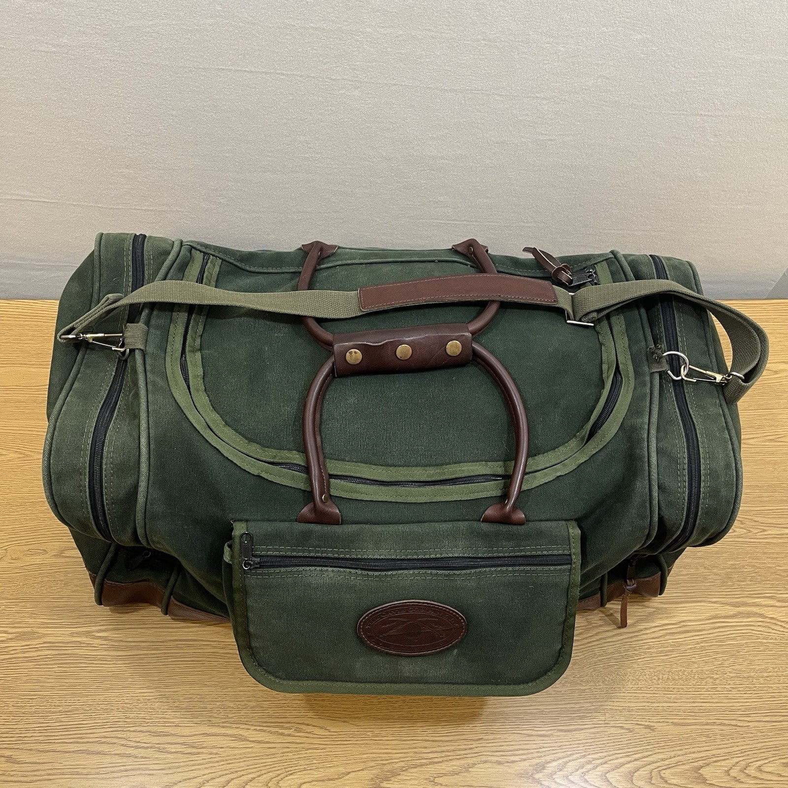 Vintage Orvis Battenkill Green Canvas 24x12x12 Duffel Bag Leather Trim Classic!