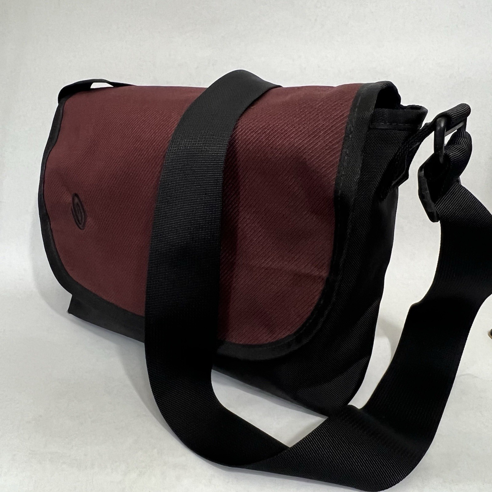 TIMBUK2 Classic Messenger/Laptop Bag Made In USA Maroon And Black Straps