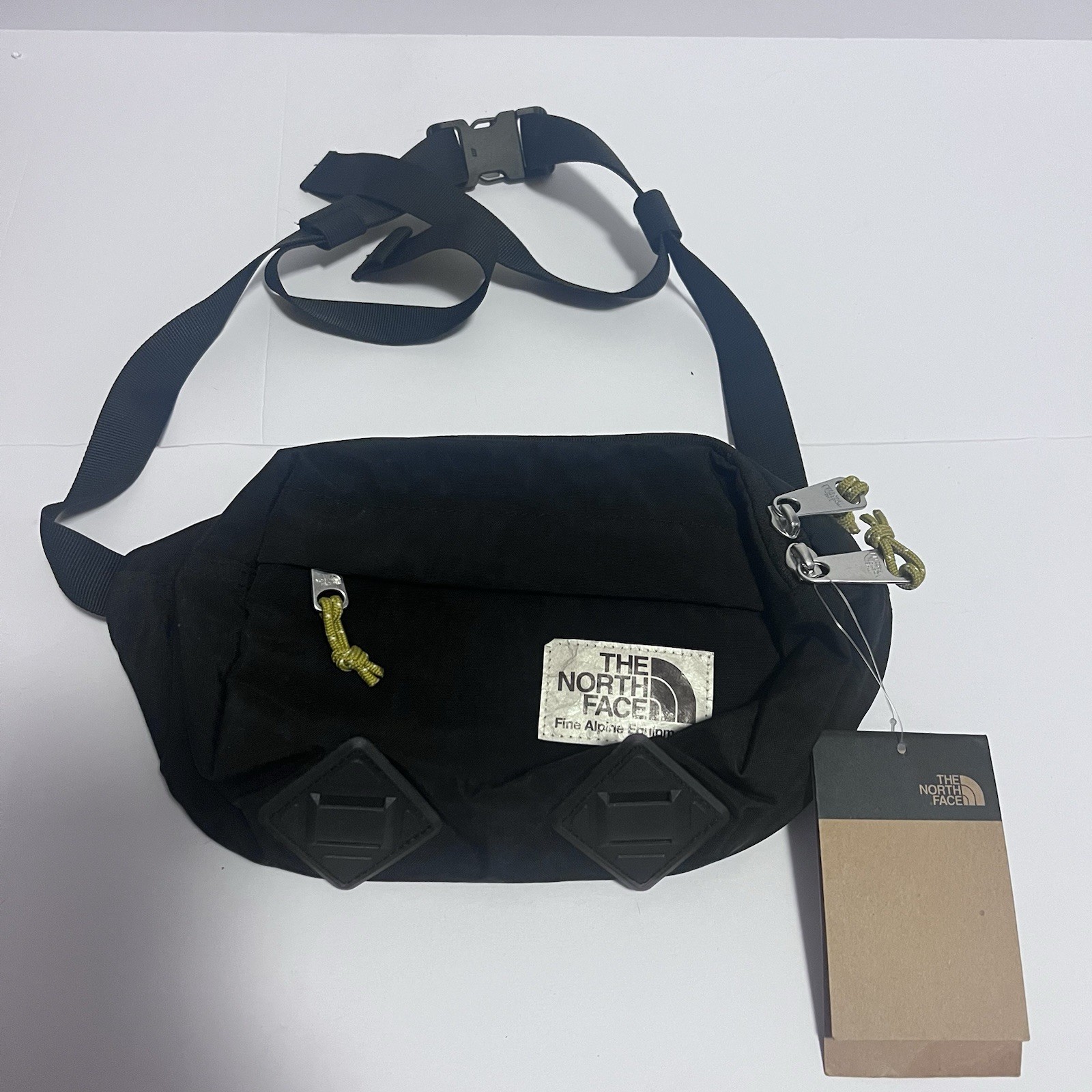 THE NORTH FACE Berkeley Lumbar Waist Pack Black/Mineral Gold NWT One Size