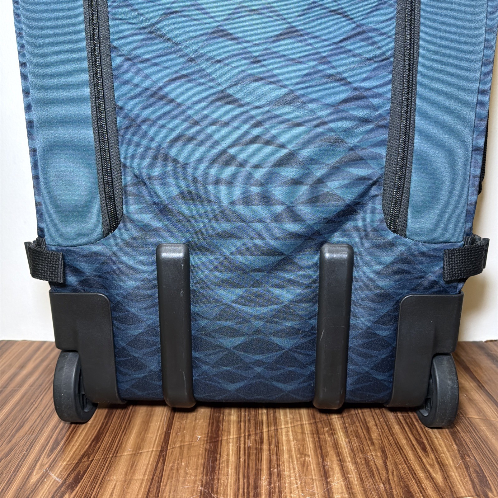 Victorinox Carry Case VX Touring Global Wheeled Carry On 601477 Dark Teal Blue