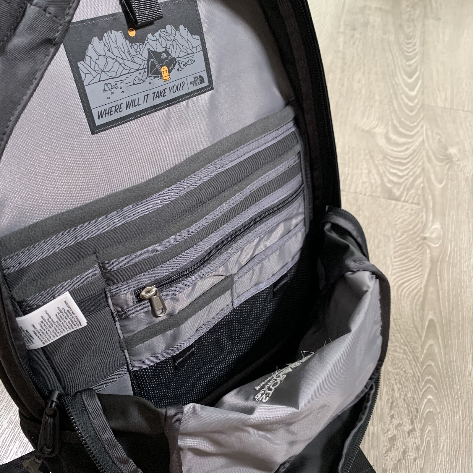 THE NORTH FACE Fall Line Backpack BLACK. Company Logo Storage Units