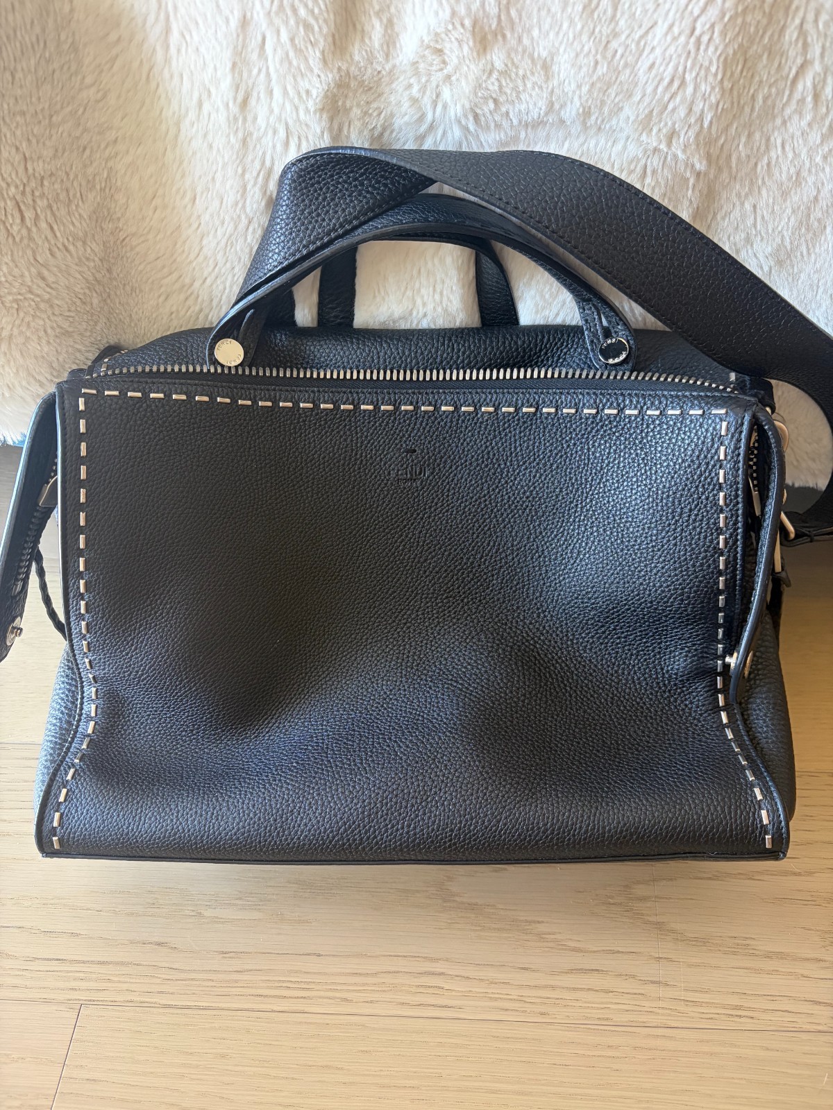 Beautiful item✨ Fendi Selleria Peekaboo Leather Business Bag