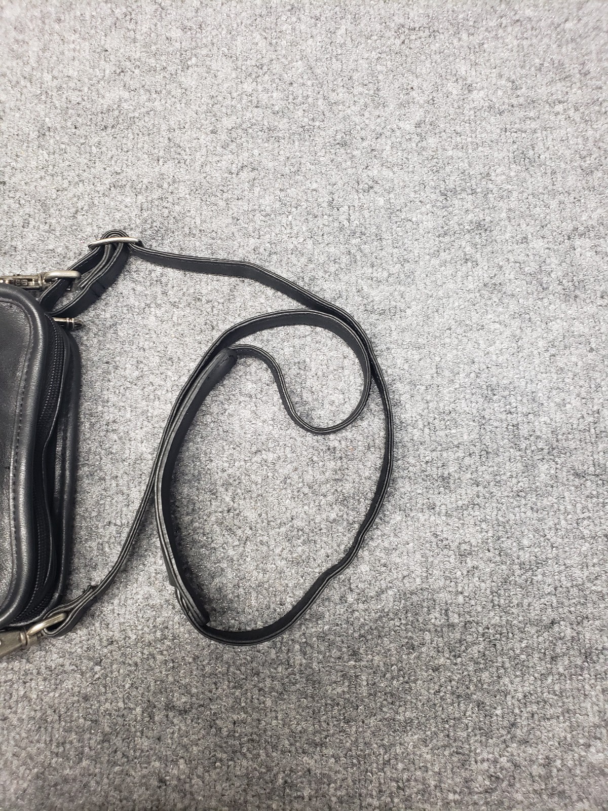 Tumi Men Shoulder Bag Black Adjustable Straps Multi Pockets Zip Closure Casual