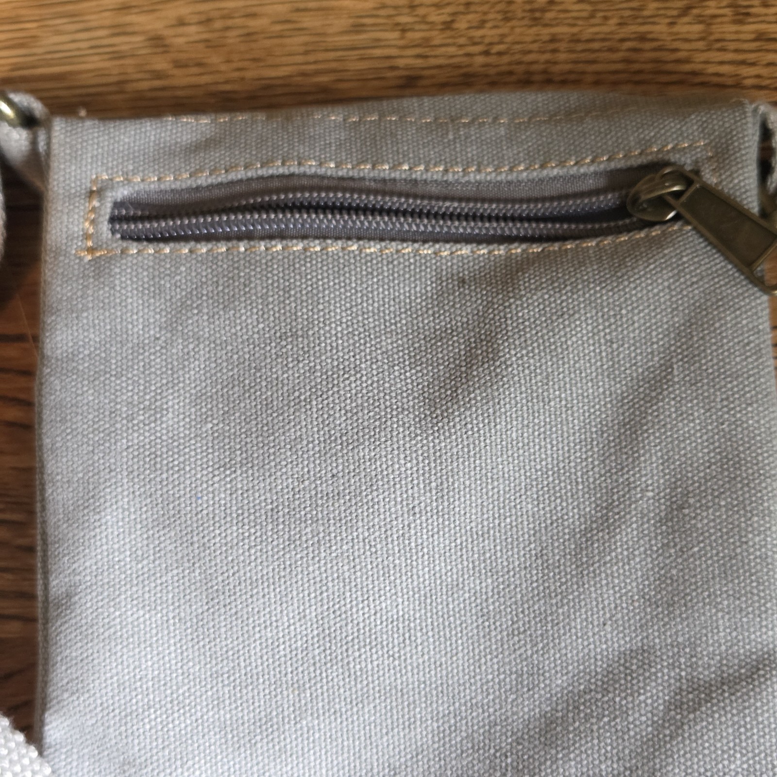 Prairie Schooner Gray Small Crossbody Adjustable Strap Zip Magnetic Outer Pocket