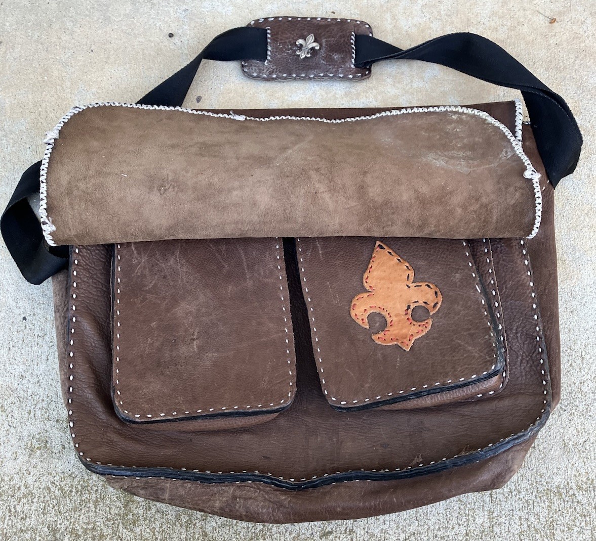Vintage PORSCHE DESIGN Brown Leather Messenger Shoulder Bag Strap Fleur De Lis