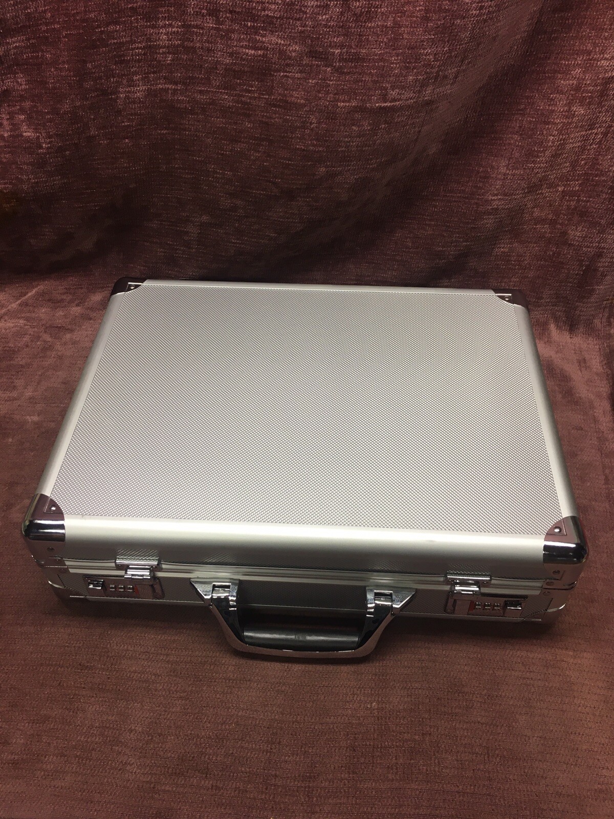 New aluminum Solo Fifth Avenue Attache Padded Briefcase Party Bar Insert