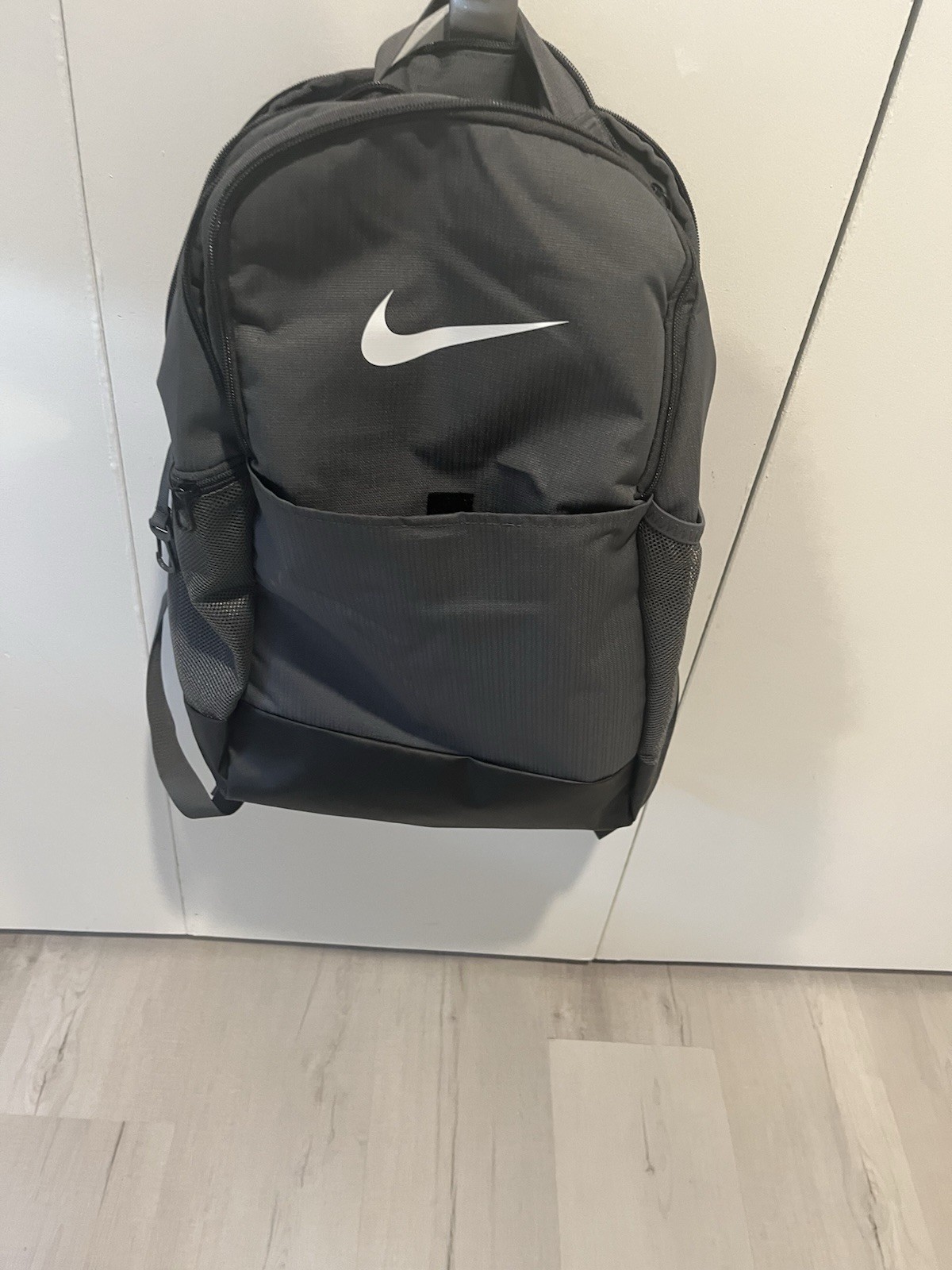 Nike Unisex Adult Gameday Brasilia 9.5 Training Backpack (24L or 30L) Gray