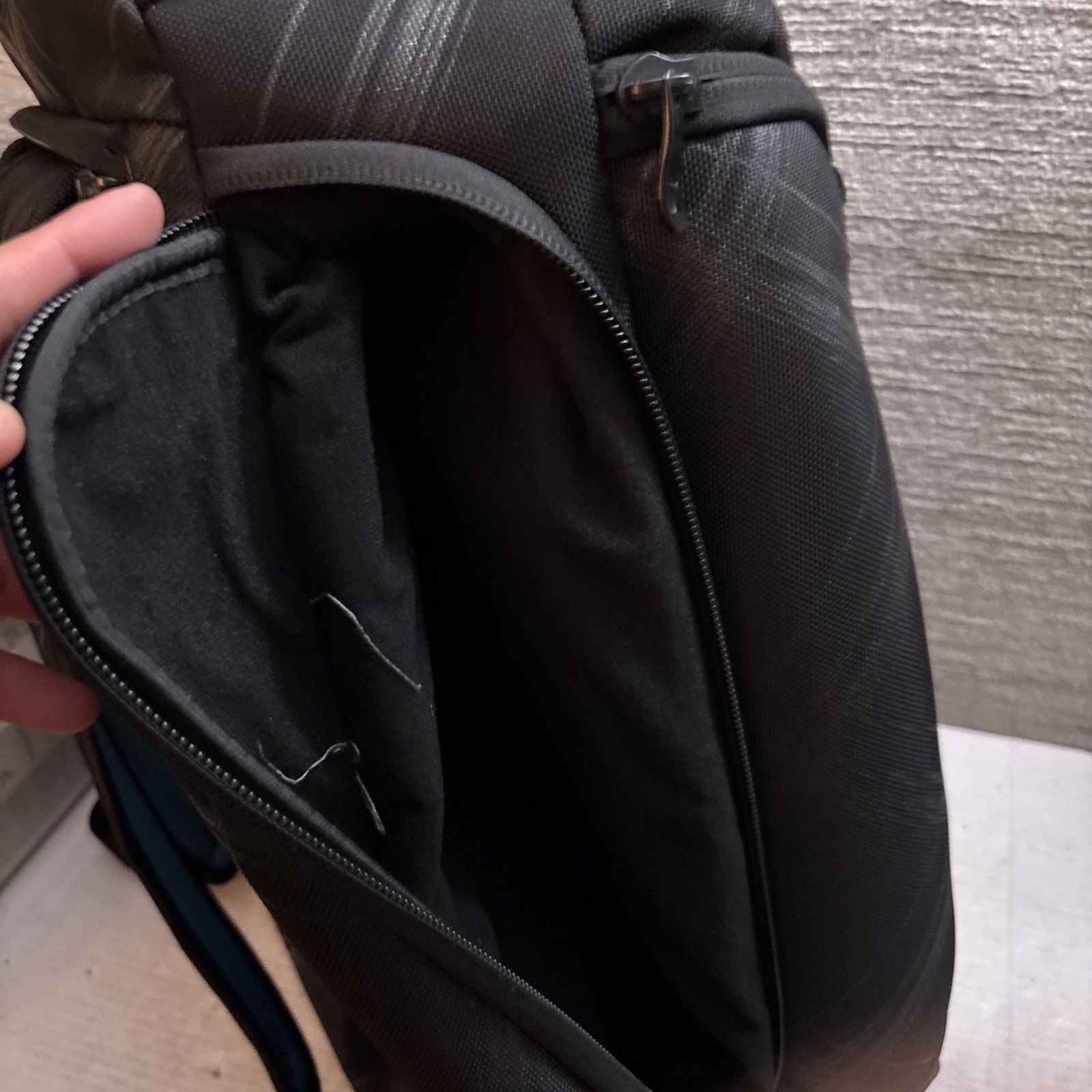 Hurley Backpack Convertible Duffel & Messenger Laptop Bag Travel Plaid Black EUC