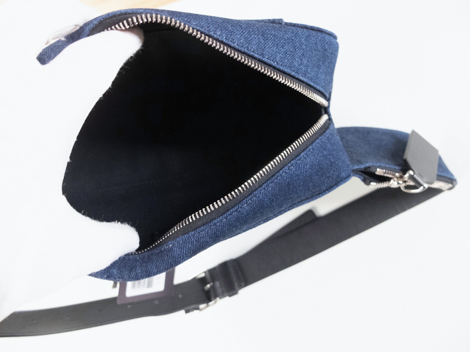 (NO CUSTOMS TAX) VALENTINO Garavani Vlogo blue & red denim & leather belt bag