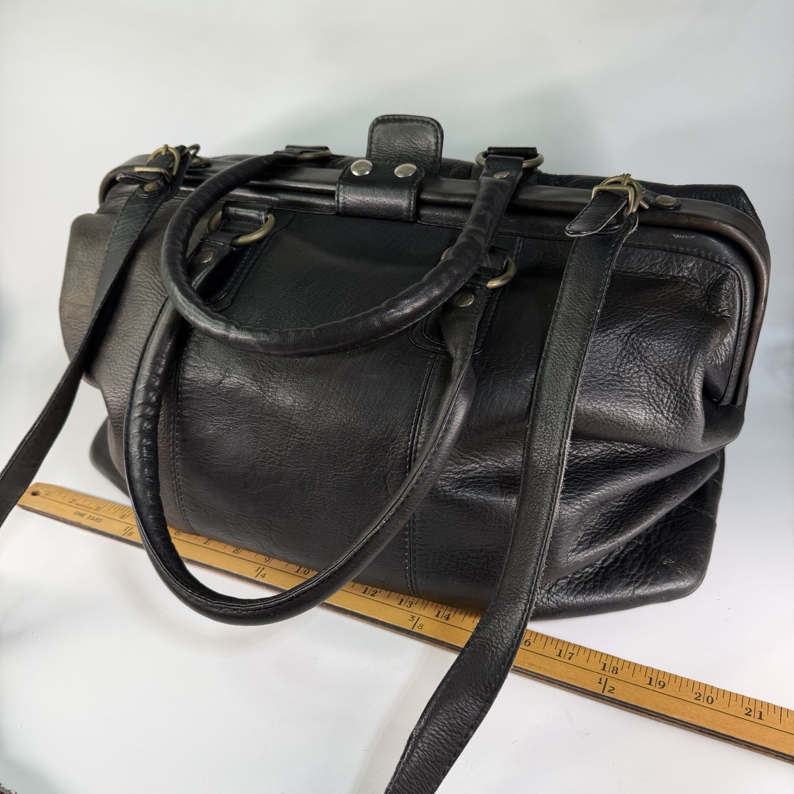 Vintage Orvis Leather Duffle Bag Weekender Crossbody Doctor Travel Carry On RARE