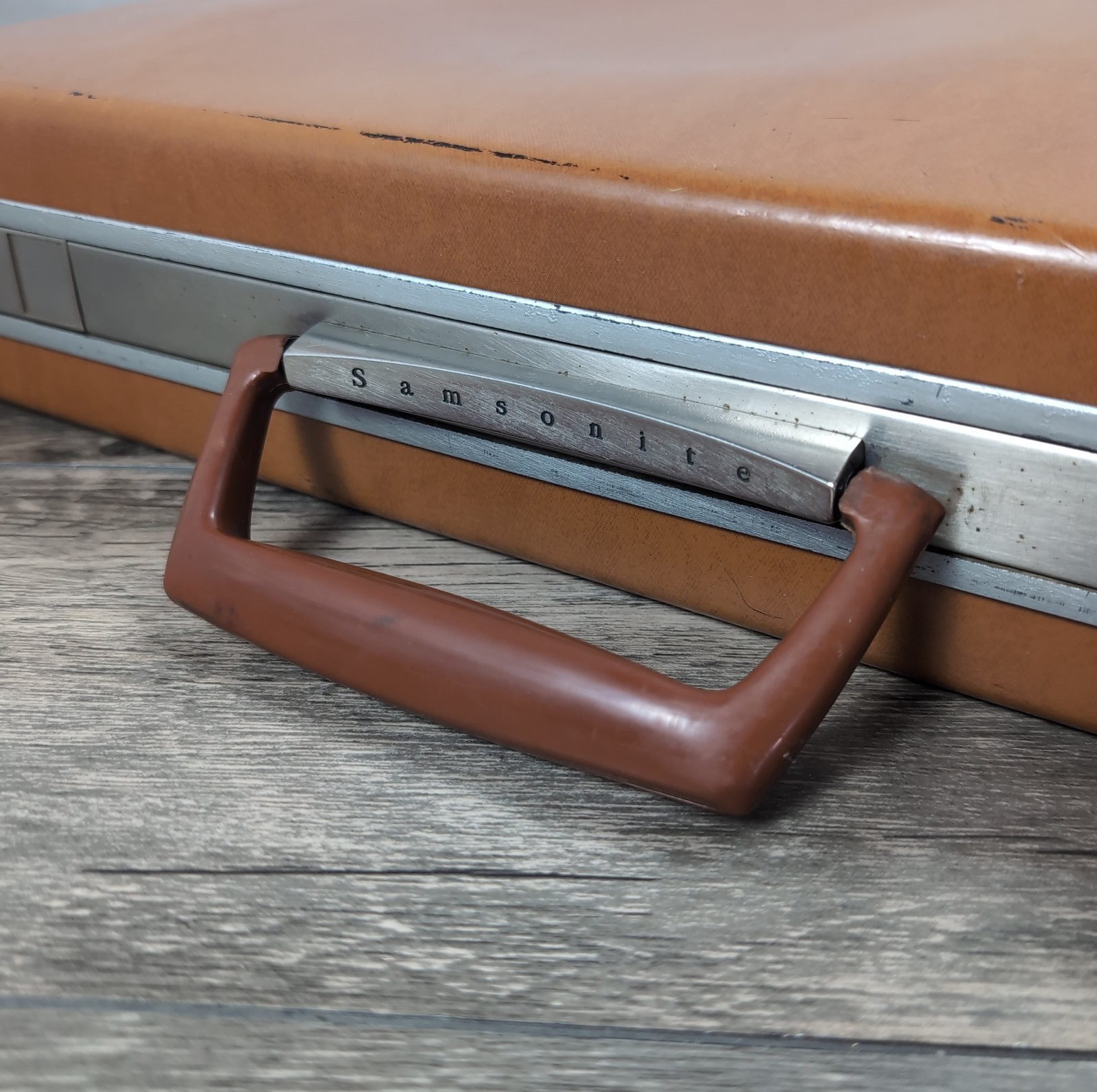 Vintage Samsonite Tan Hard Shell Briefcase Attache Carry Case NO KEY 18x13x4