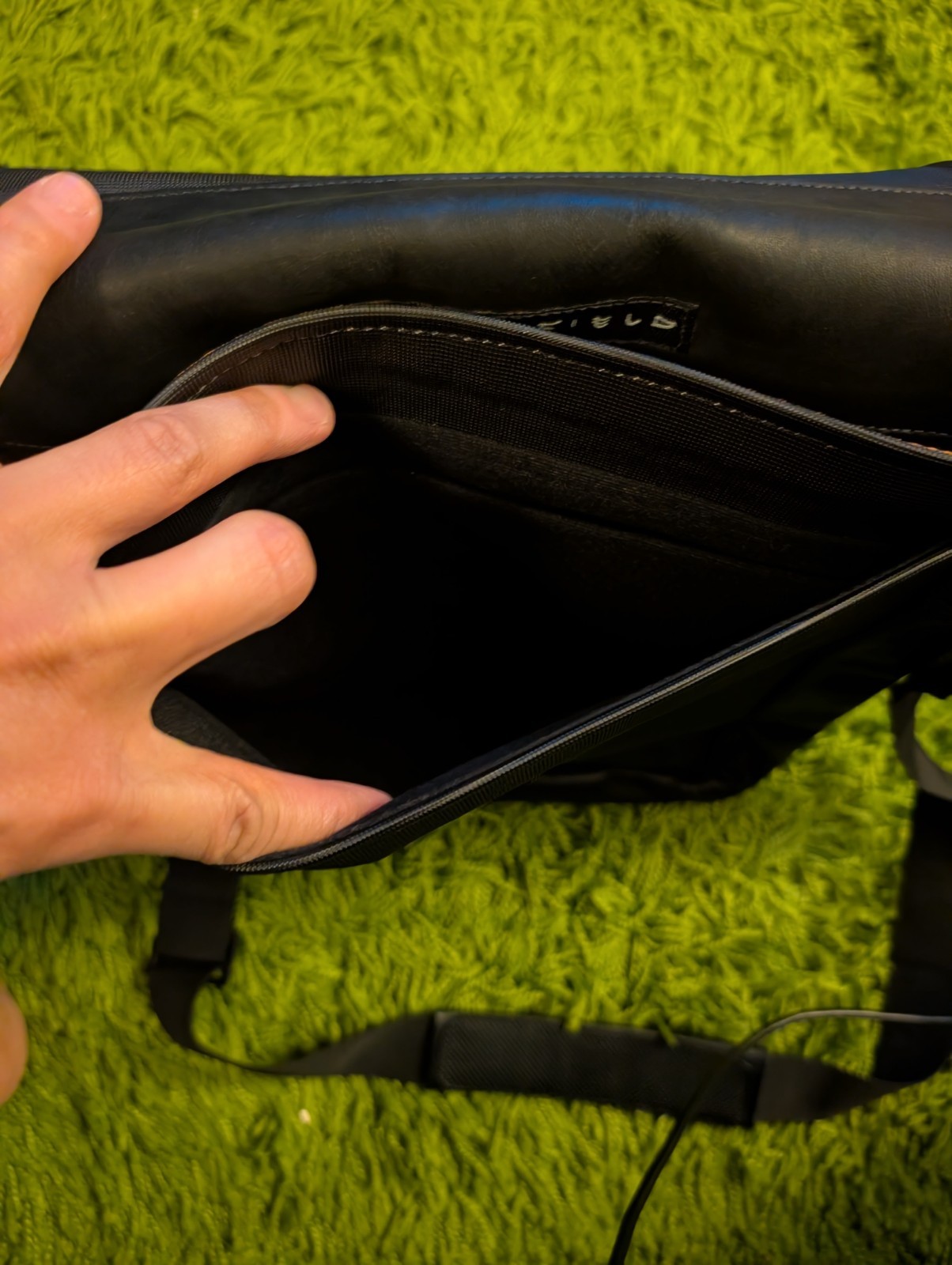 WaterField Muzetto Medium Leather Vertical Messenger Black Made in SF USA
