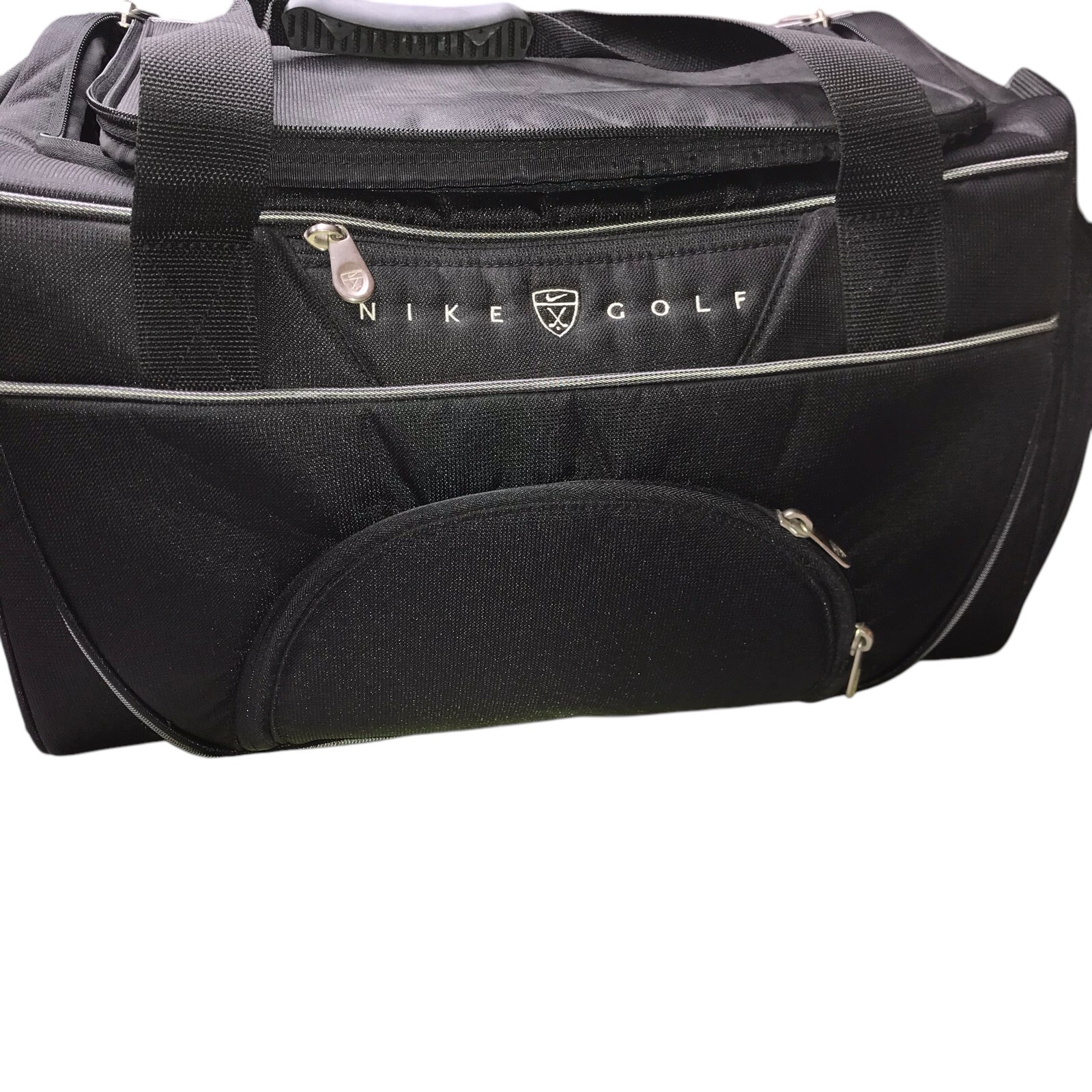 NIKE Golf Bag, Black. Duffle, Gym, Workout. Includes carrying strap. Pockets
