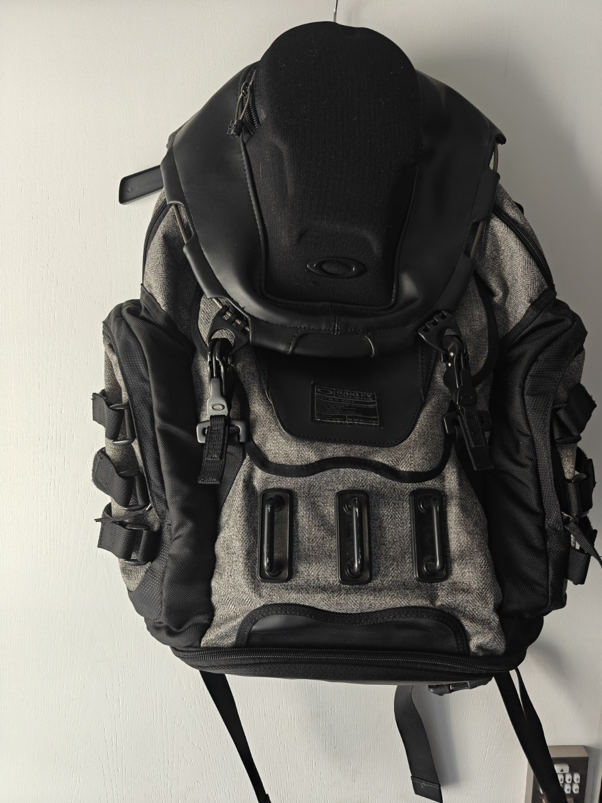 Oakley Kitchen Sink backpack 34L 17″ Laptop Tactical Hiking Back Pack EUC