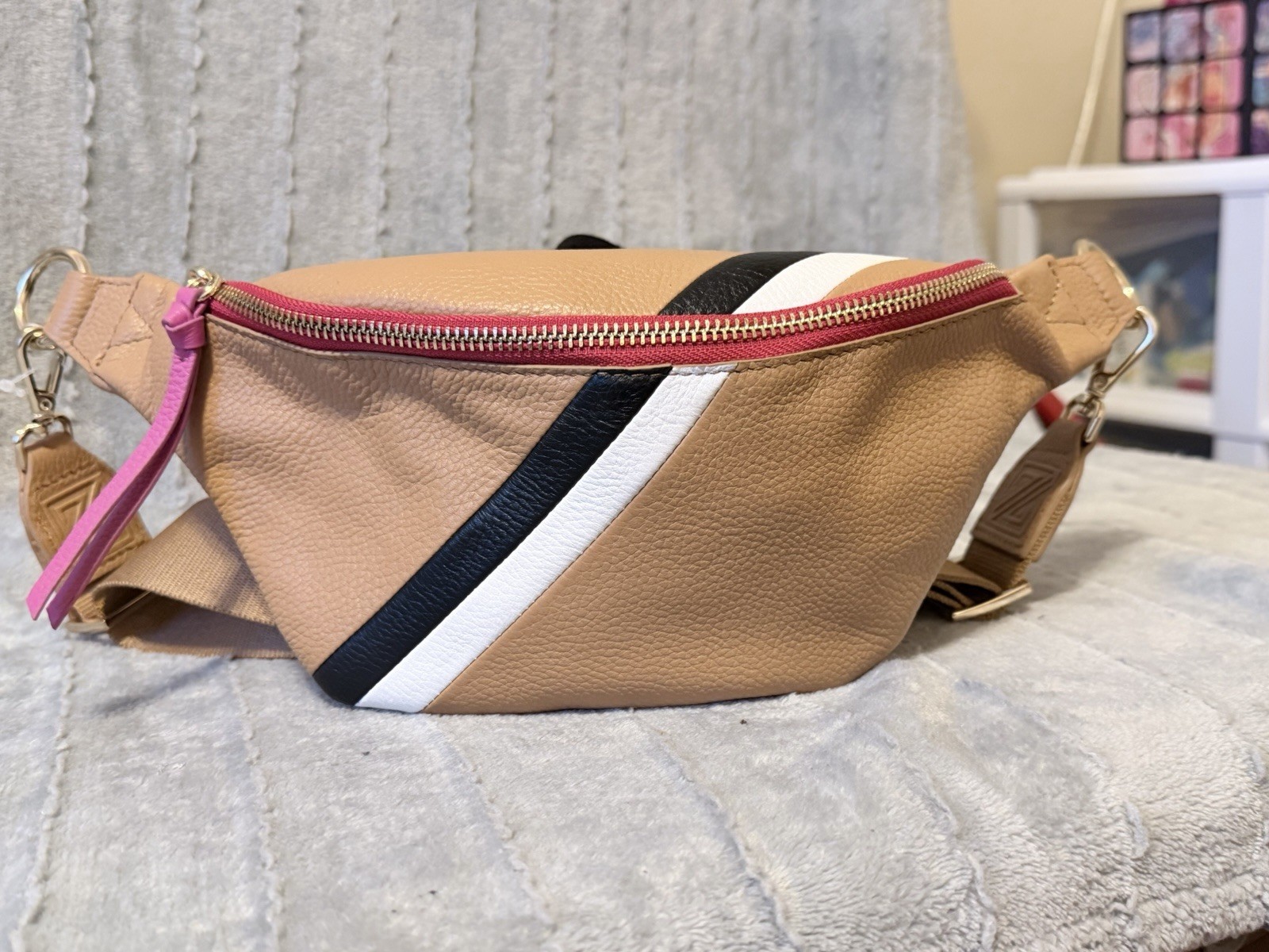 Striped Men’s Belt Bag with Adjustable Strap and Pink Zip, Beige Black White