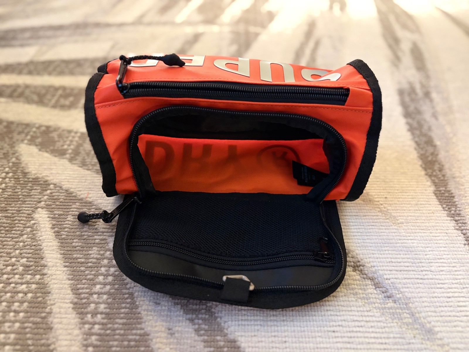 Superdry – Tarp Wash Mini Bag (Orange)