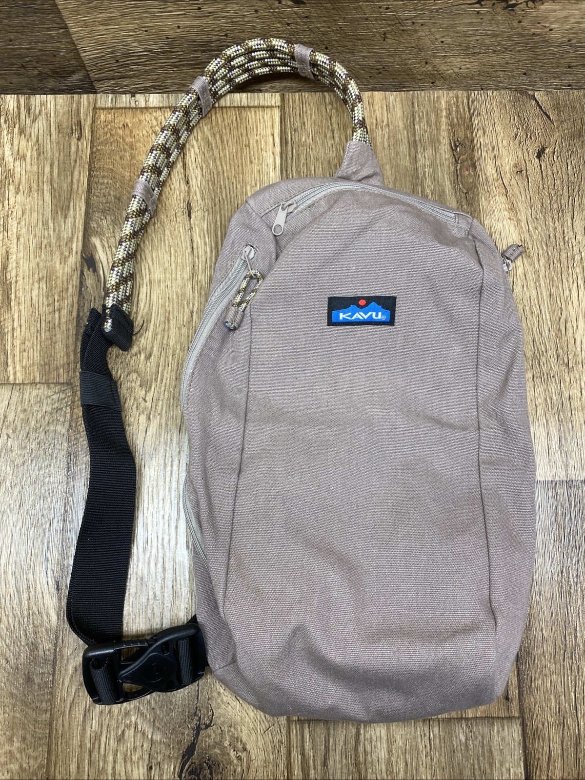 Kavu Rope Sling Cross Body Backpack Bag Tan Canvas Travel Day Hiking Pockets