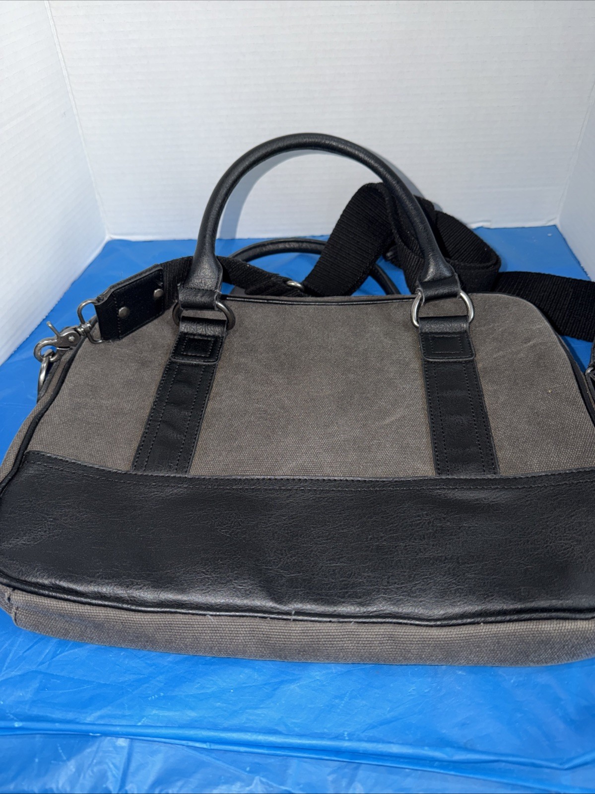 Steve Madden Canvas Computer Bag Camo Interior 15X12 Grey NWT Excellent Item