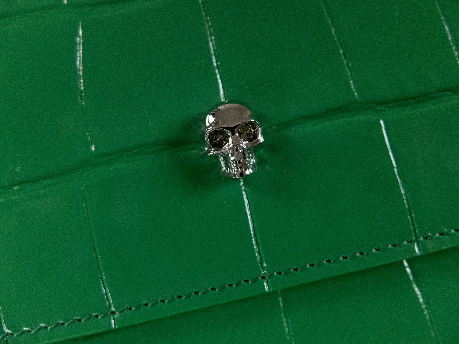 (NO CUSTOMS TAX) ALEXANDER MCQUEEN green croc effect leather envelope clutch bag