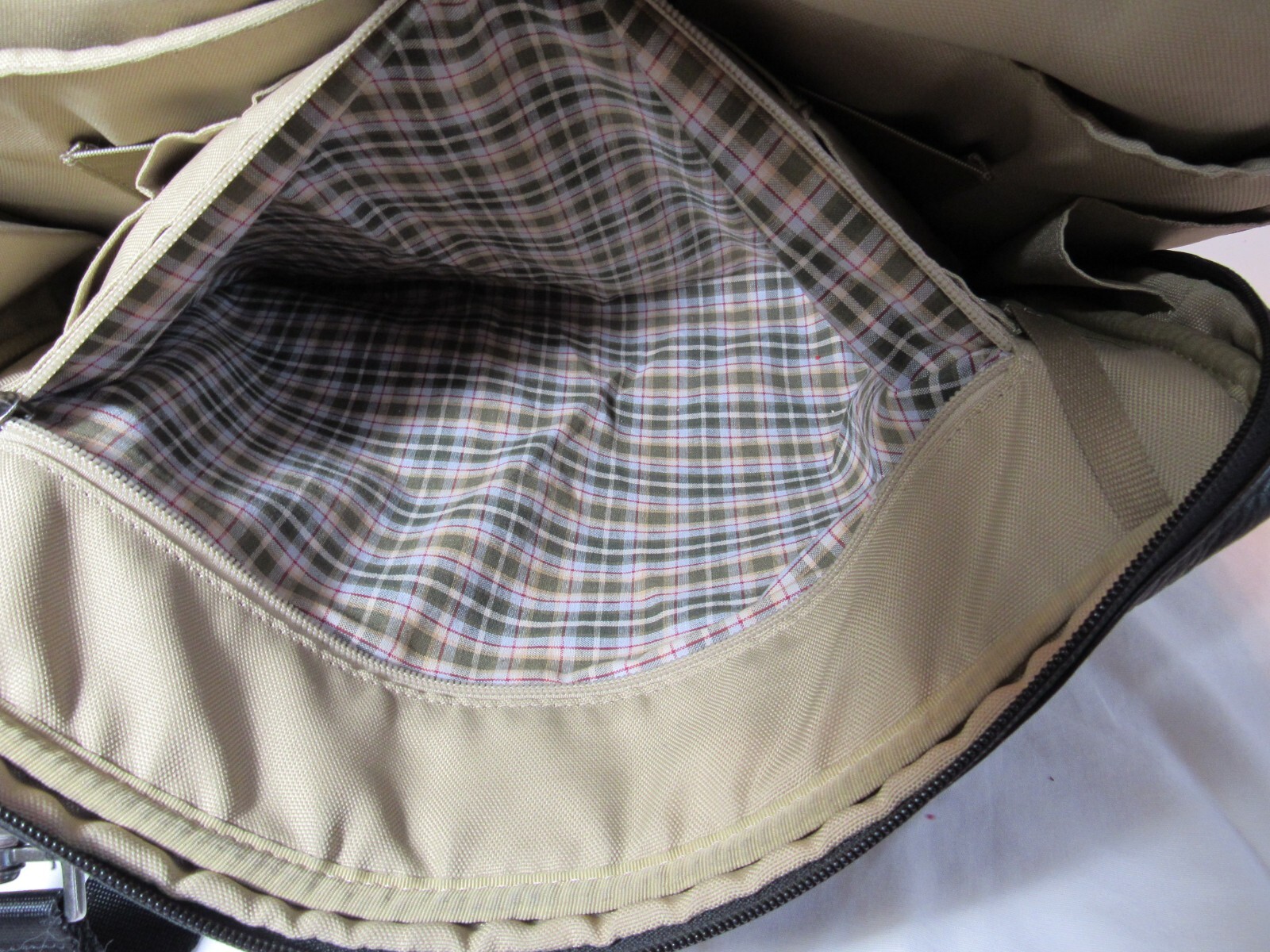 Boconi Black Leather Tumbled Pebbled Messenger Briefcase Laptop Case EUC