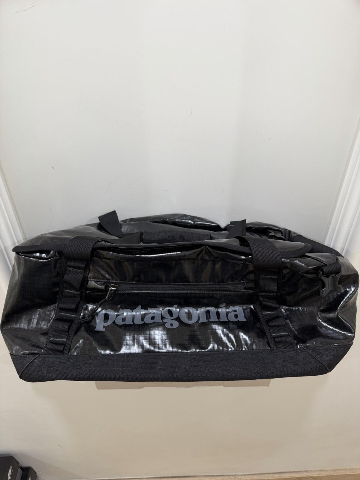 Patagonia Black Hole Duffel 40L Black Backpack Strap Ripstop Travel Shiny NWT