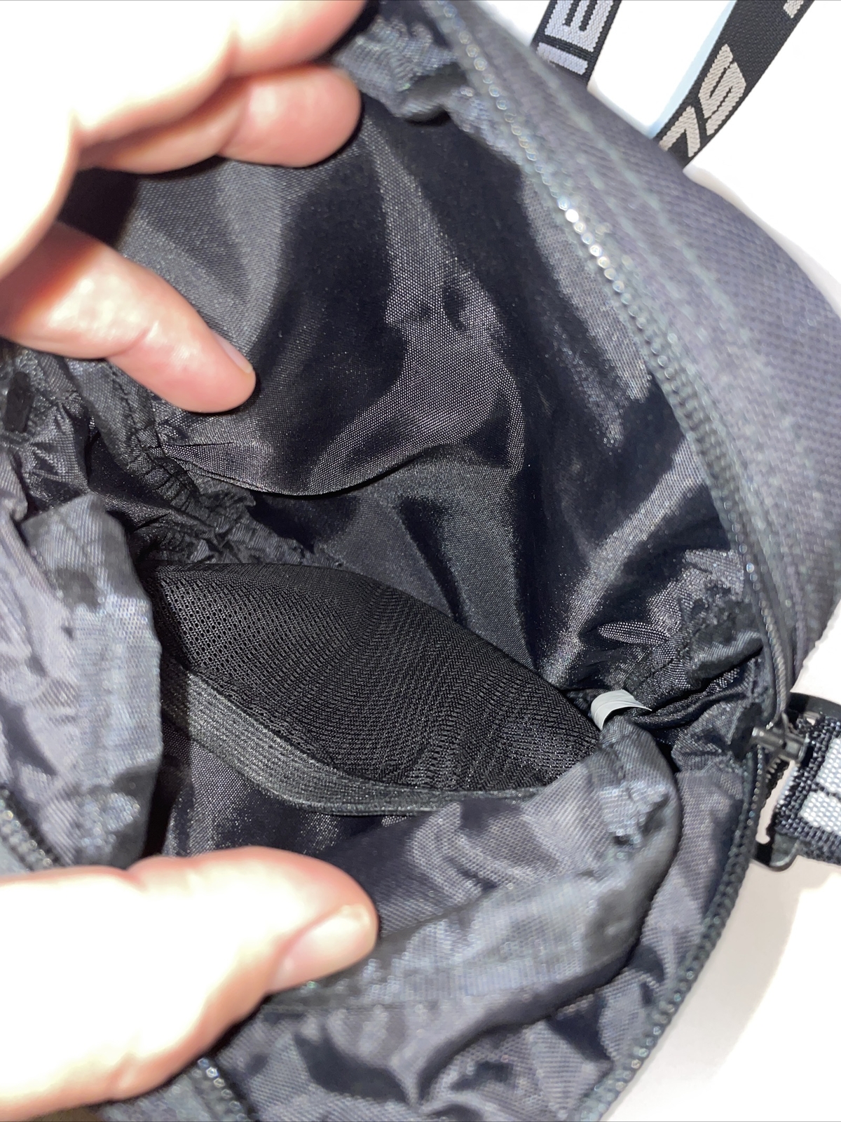 Authentic Supreme SS18 Shoulder Bag – Black