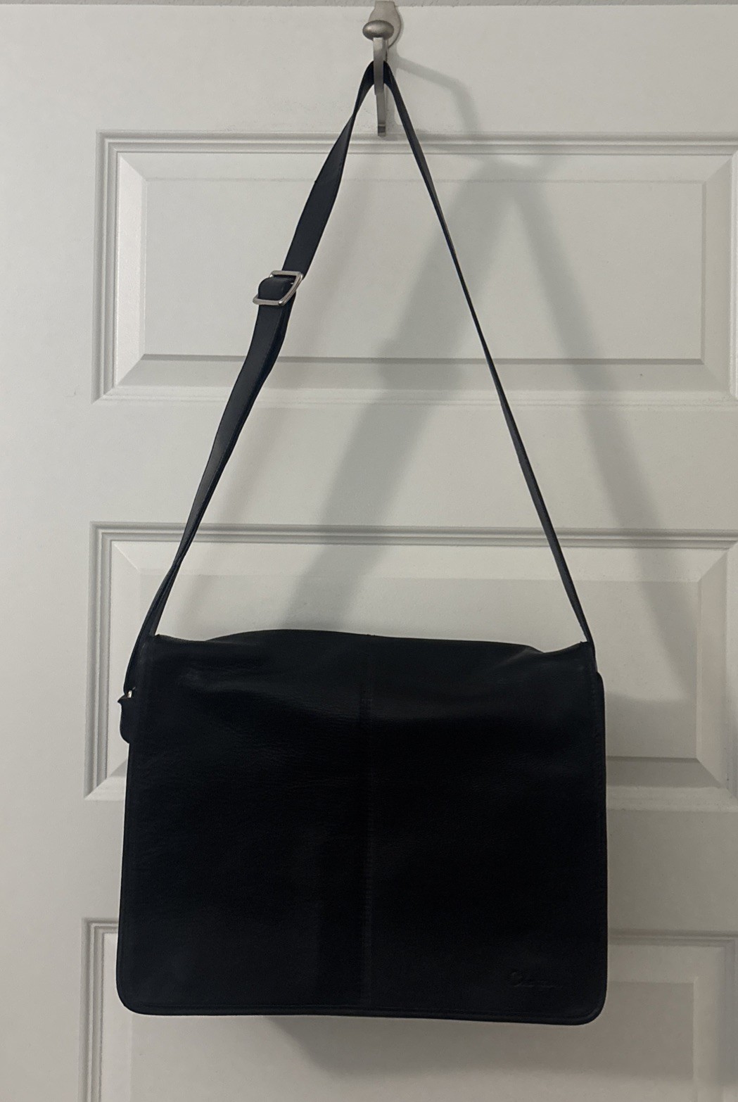 Cole Haan Pebbled Black 100% Leather Messenger Bag Laptop Shoulder Strap Attaché