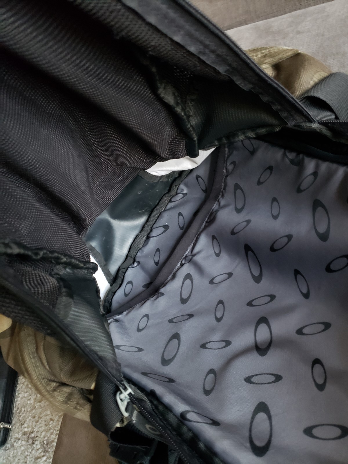 Oakley Icon 2.0 Tactical Backpack Camo/Black Padded Back – VERY CLEAN -Read Desc