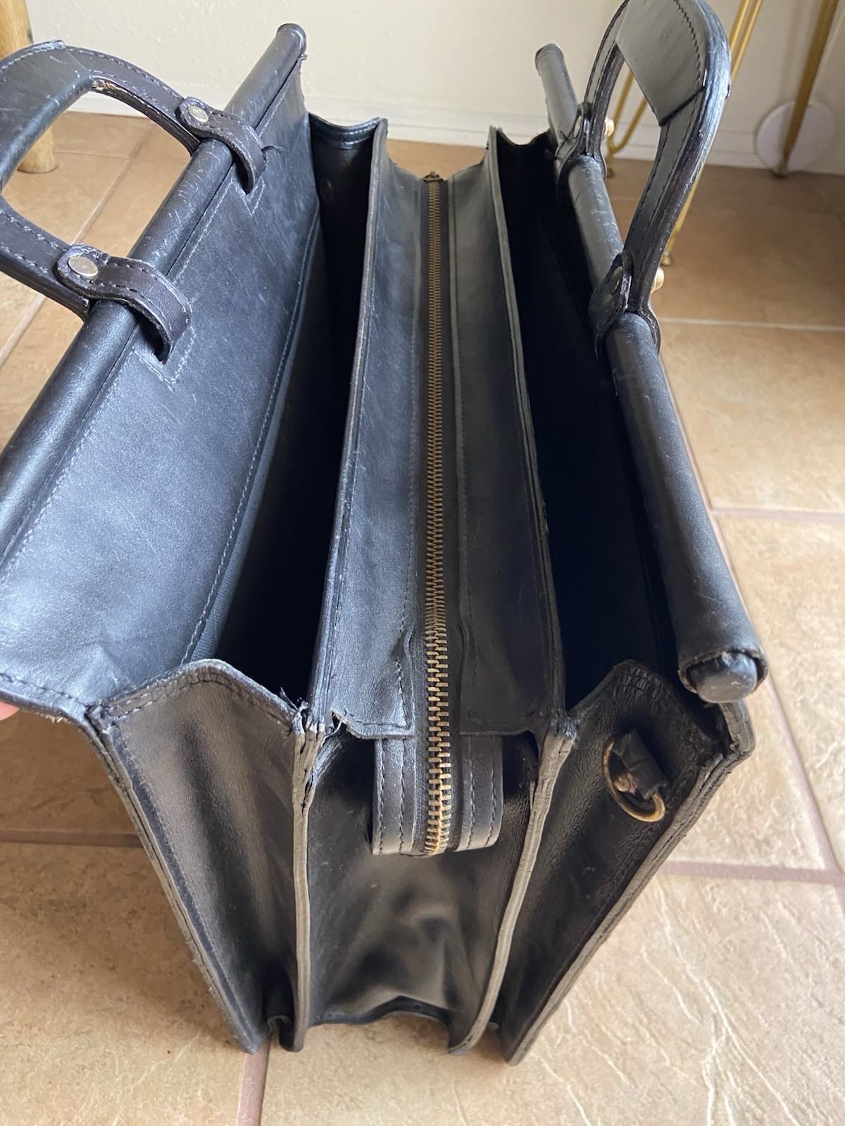 Schlesinger Brothers Black Zip Briefcase Top Handle Inner Pockets Business