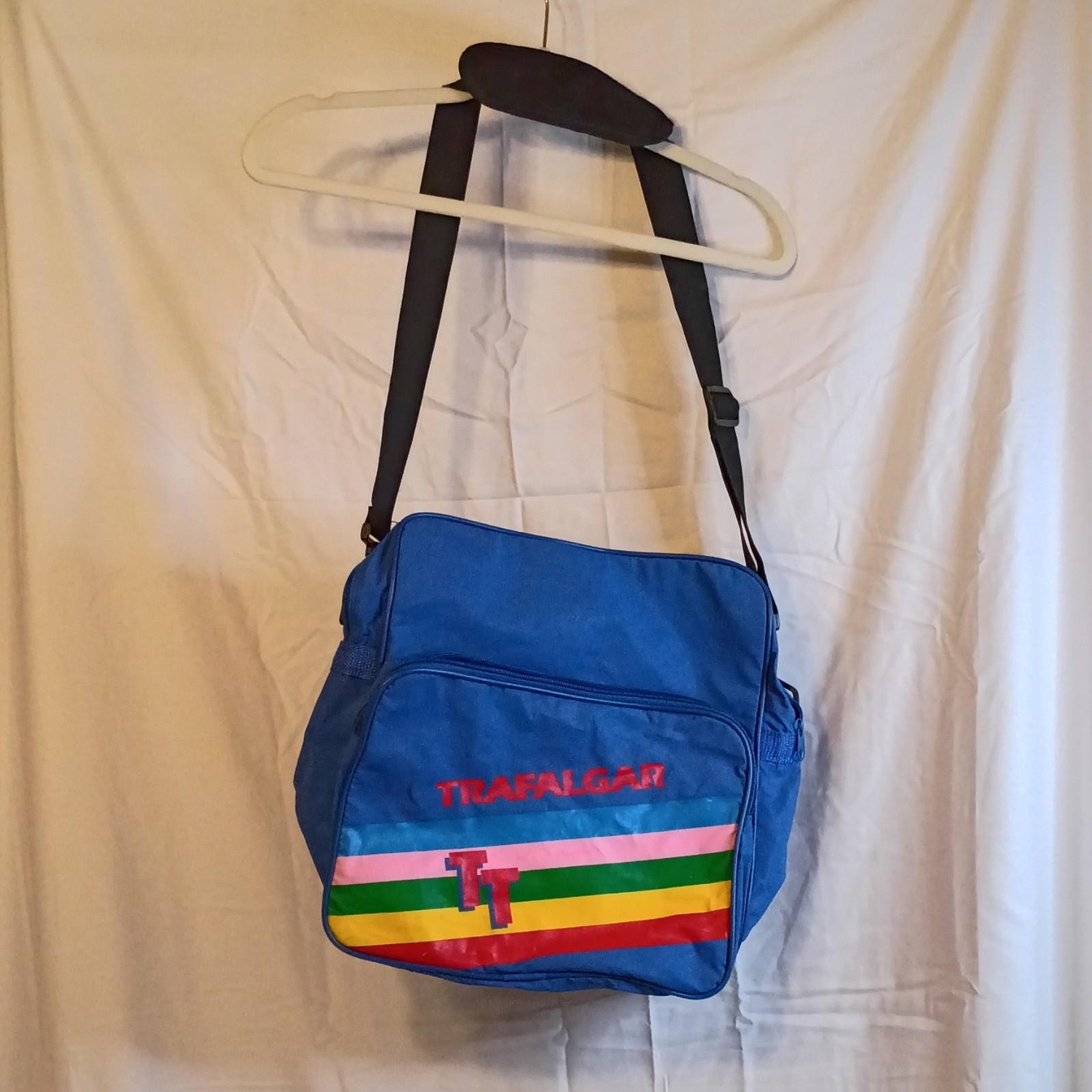 Trafalgar Men’s Medium Blue Striped Messenger Bag Zip Shoulder Strap Adjustable