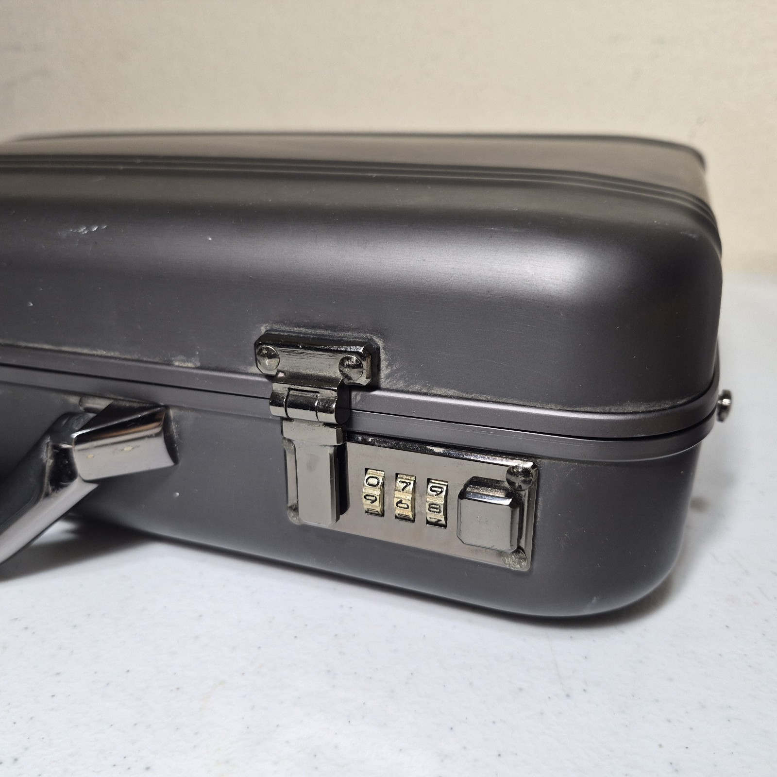 Vintage Kenneth Cole Reaction Aluminum Attache Briefcase Metal Gunmetal