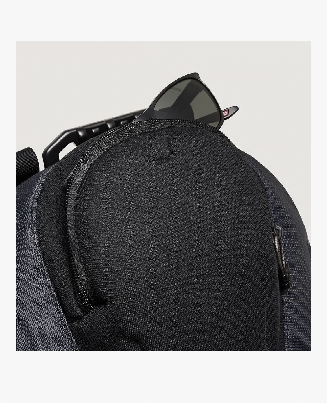 Oakley Kitchen Sink Backpack Black Graphite Laptop Sleeve Shoe Compartment