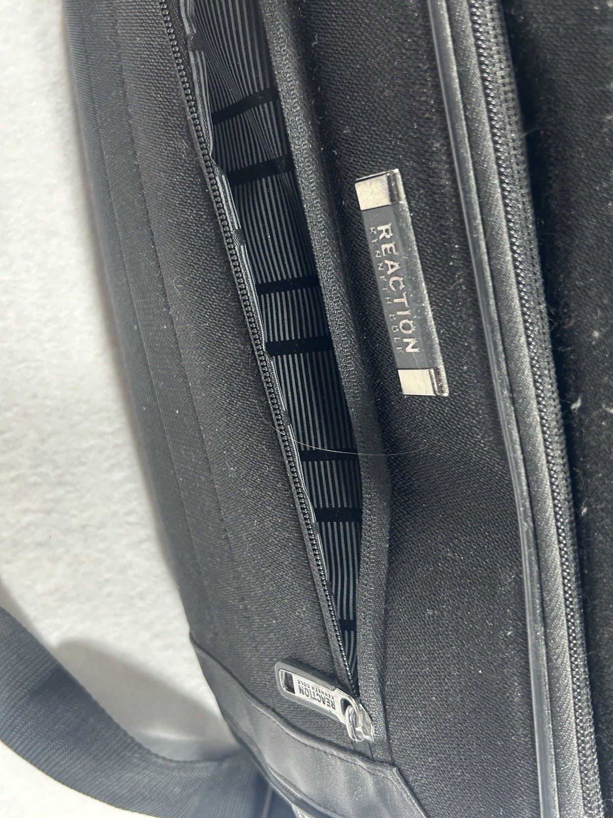 Kenneth Cole Reaction Laptop Briefcase, EZ-Scan TSA-Friendly. 17.3