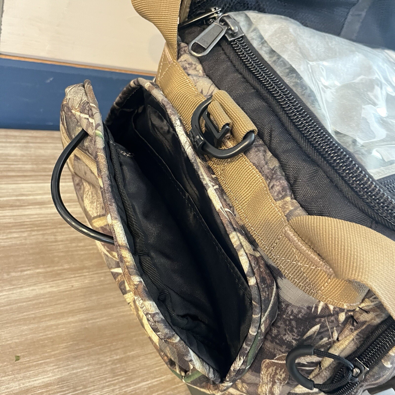 Under Armour Realtree Camo Utility Duffle Weekender Bag 18 x 10 x 10 Rare SAMPLE