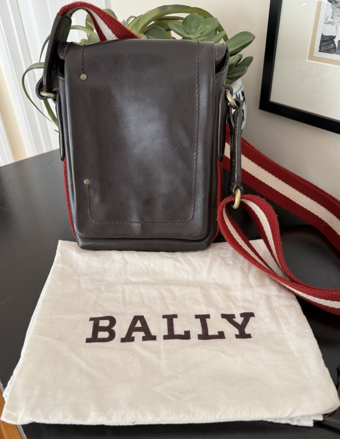 Bally Flap Messenger Mens Leather Small Dark Brown TAYLOR AIYF Stripe Strap EUC