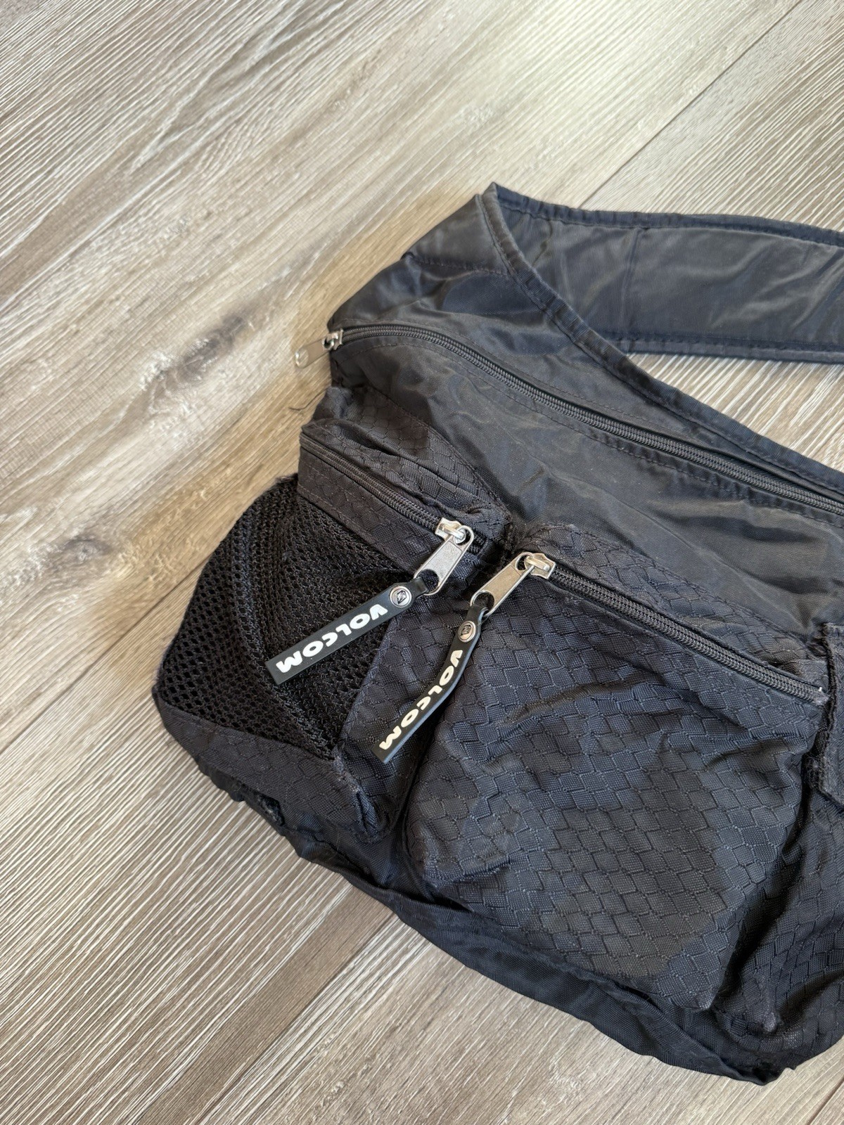 Volcom Shoulder Sling Bag Skateboard Y2K Black Surf Gorpcore