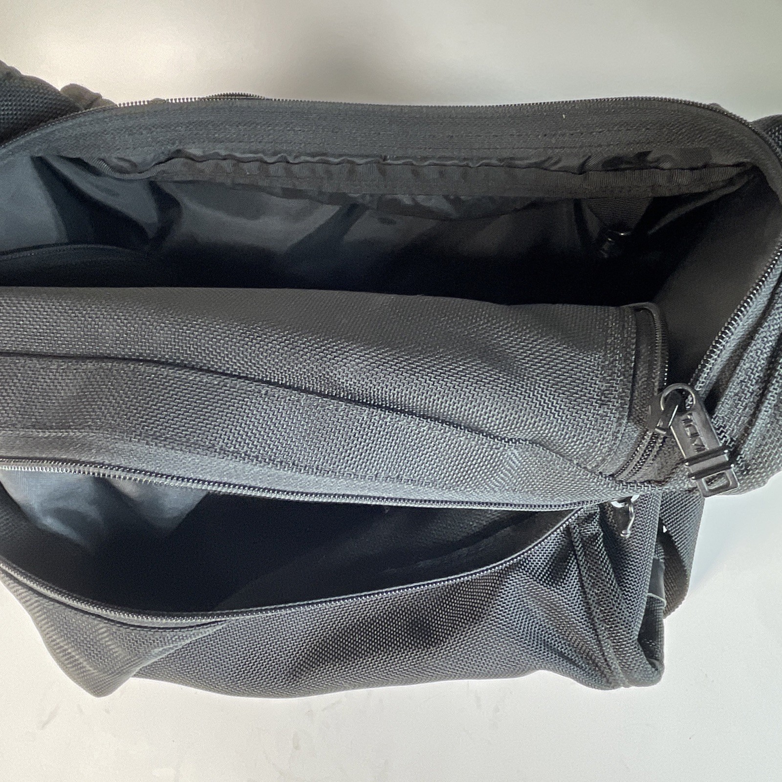 Tumi Alpha Duffle Weekender Ballistic Nylon Gym Bag Carry-On VTG