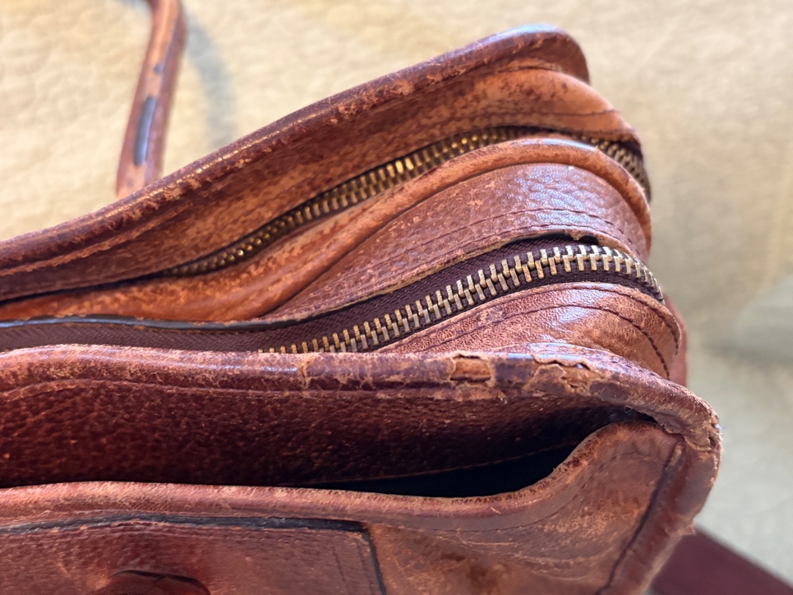 Orvis Bullhide Leather Briefcase Bag Messenger Bag Shoulder Strap Brown Distress